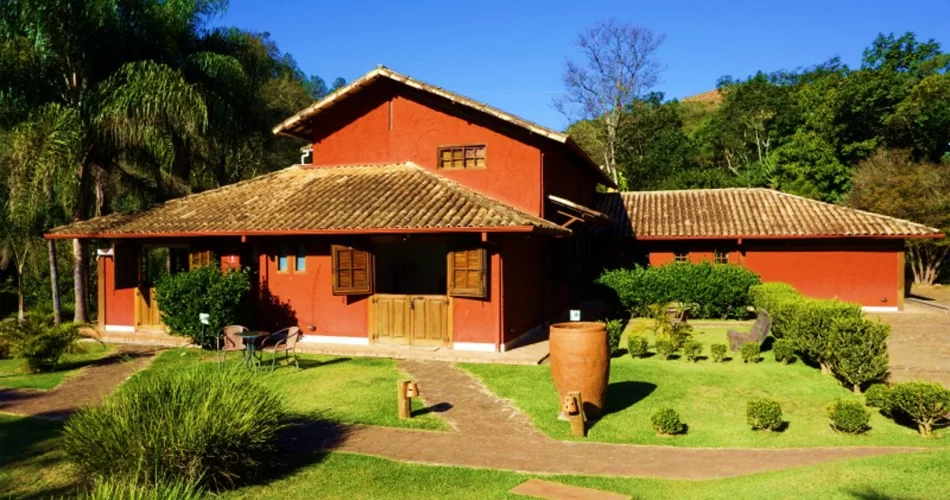 Uma linda casa de campo mostra como tornar seu Sítio Lucrativo e Sustentável
