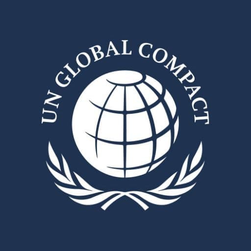 Logotipo do Pacto Global da ONU acompanhado de elementos visuais que representam sustentabilidade, responsabilidade corporativa e os princípios de direitos humanos, trabalho, meio ambiente e anticorrupção